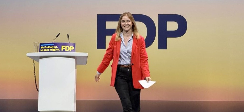 Laura Hahn nach ihrer Vorstellung beim Parteitag 2026